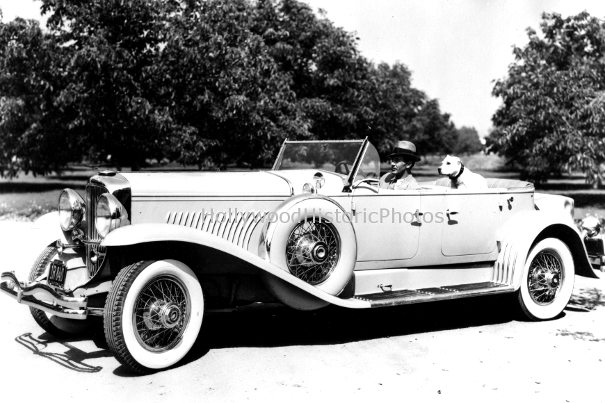 Gary Cooper 1933 In his Derham Tourister Deusenberg.jpg